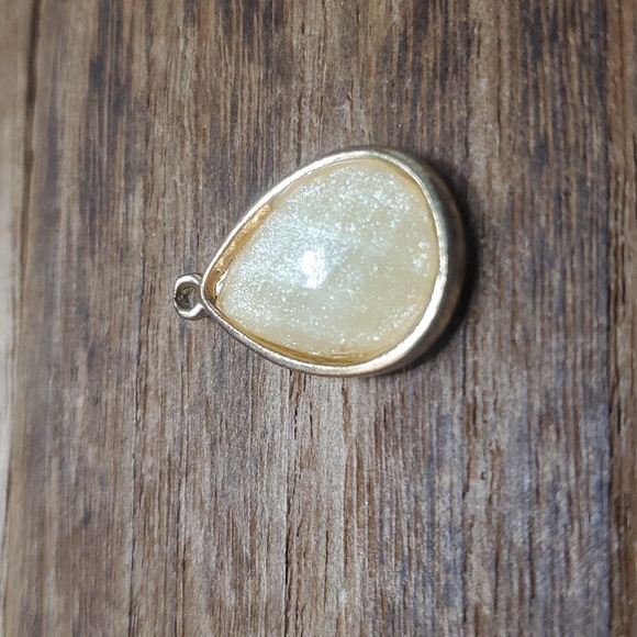 P204 dewdrop pendant charm - Picture 2 of 2